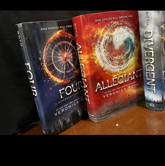 Divergent 4 Book Boxed Set - Picture 4 of 6